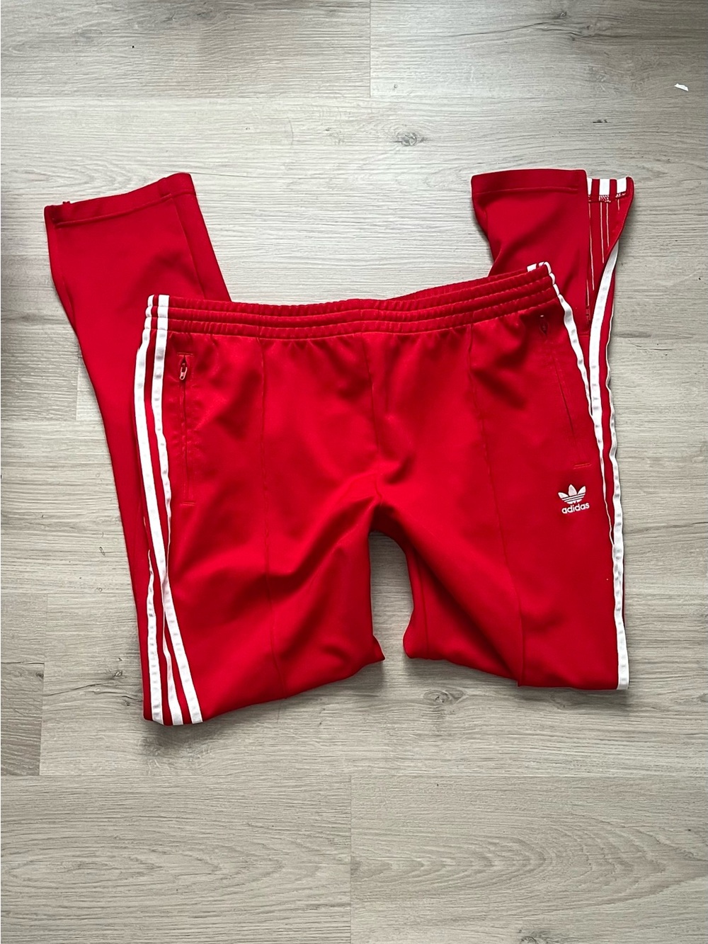 2000s romcom athletic wear red authentic adidas white striped tracksuit pant